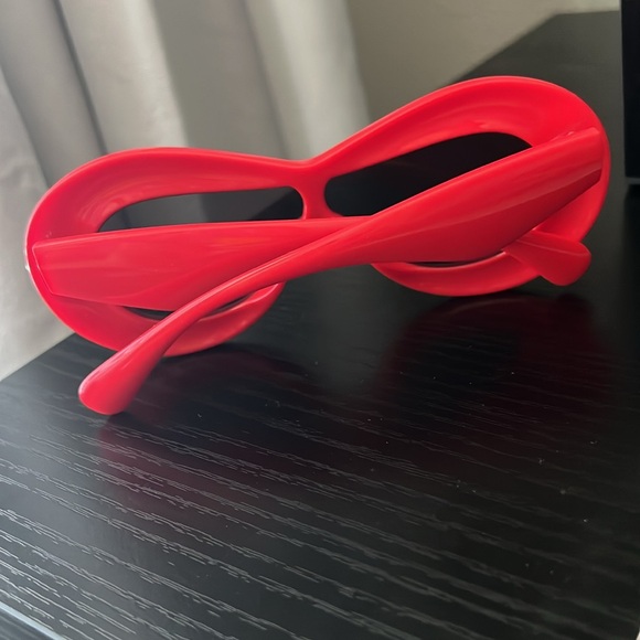 Bright red sunglasses (never worn) - Picture 5 of 5
